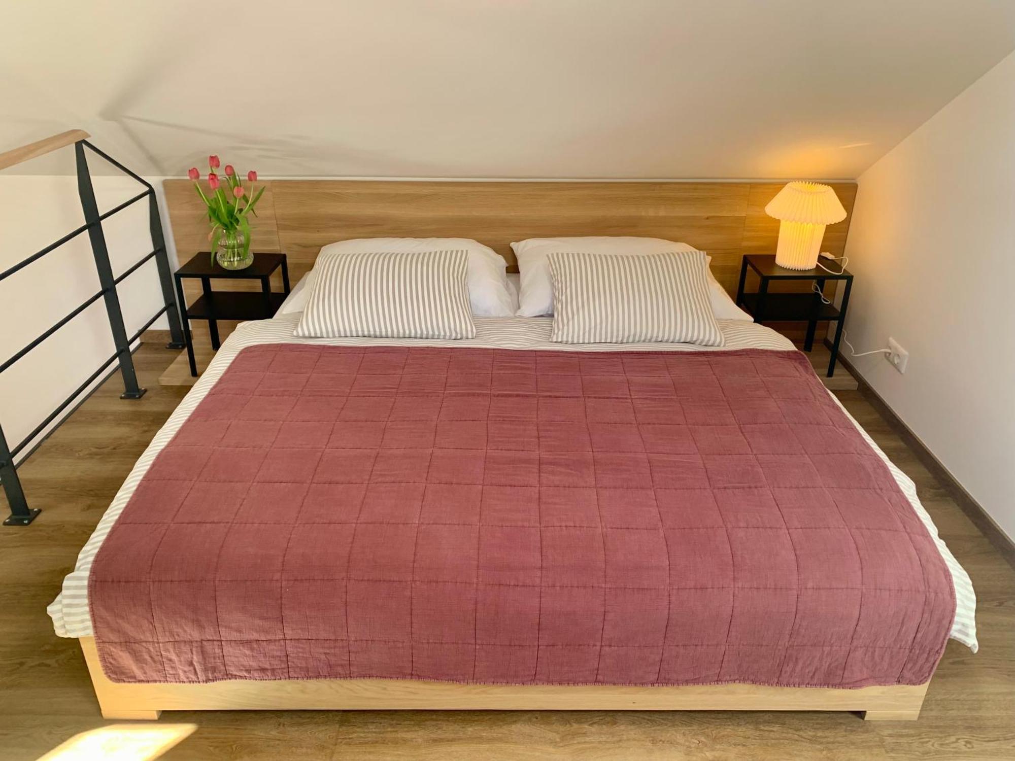 Iris Apartments اوبرترون المظهر الخارجي الصورة